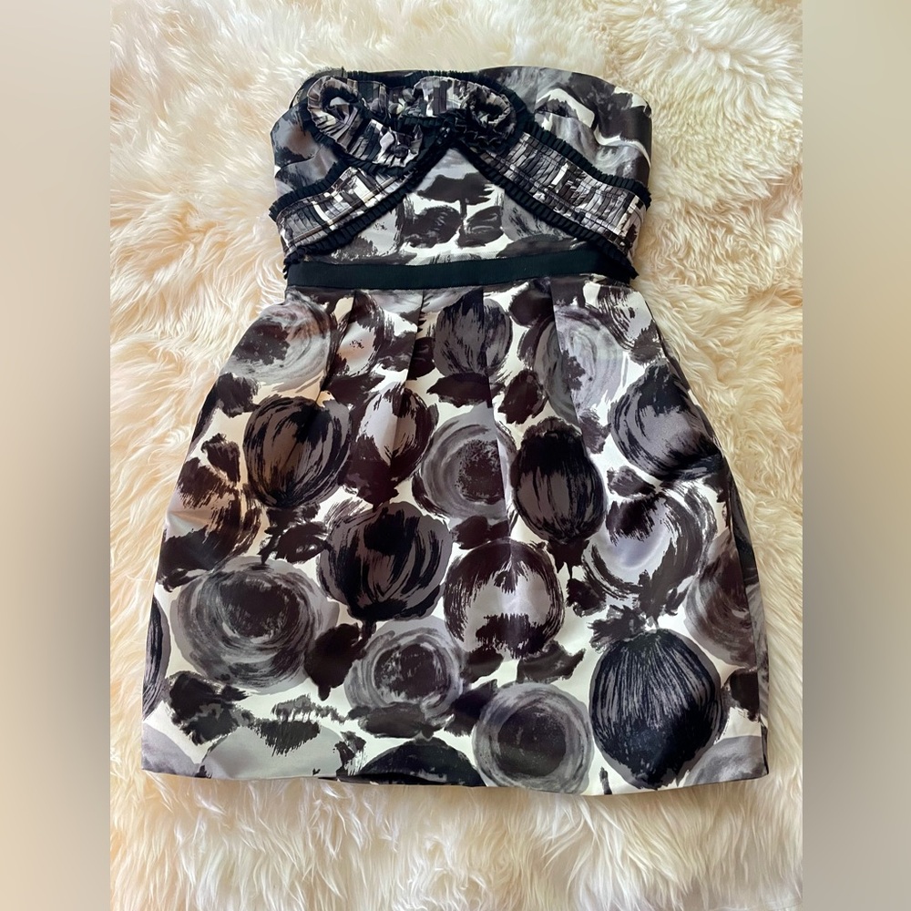BCBG Maxazria Strapless Mini Dress. Size 2